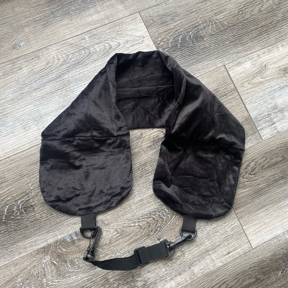 Travel Neck Pillow with Zippered Opening